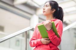 , 加拿大的大学真的不如美国大学吗？