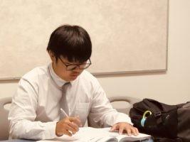 李同学：重拾希望，成就商学精英的成才之路